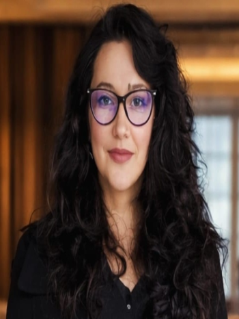                                                                                 Melisa Sarıtemur
                                                                                